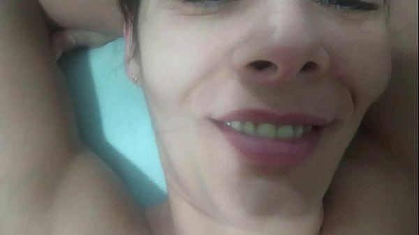 Minha madrasta me deu mole e eu acabei não resistindo e gozei na buceta dela,me desculpe meu pai!